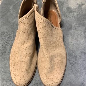 FRANCESCA’S Women's Bootie Boots Shoes ~ Laser Cut Side Closed Toe ~ Sz 8M